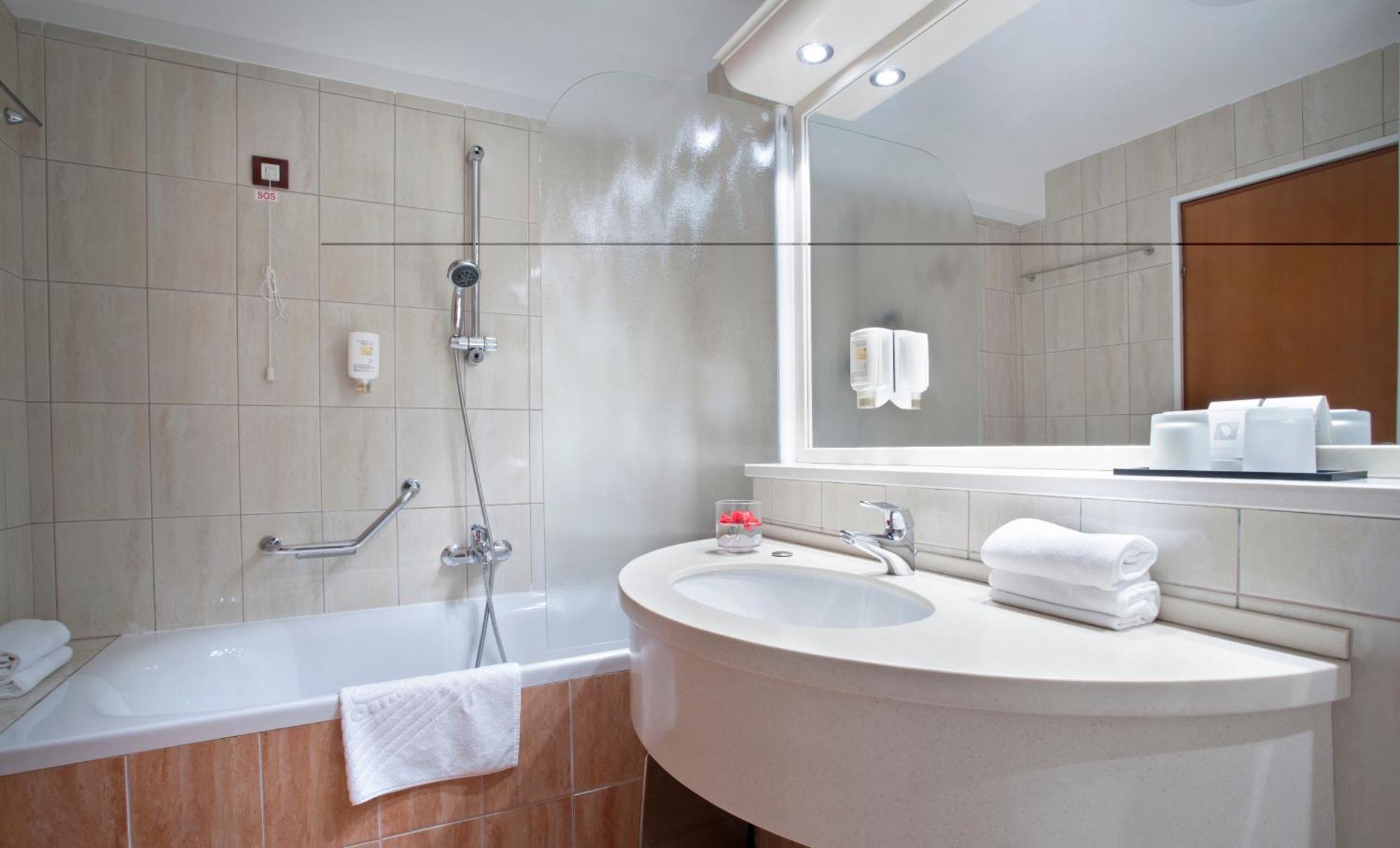 Hotel Excelsior - Liburnia Ловран Екстериор снимка